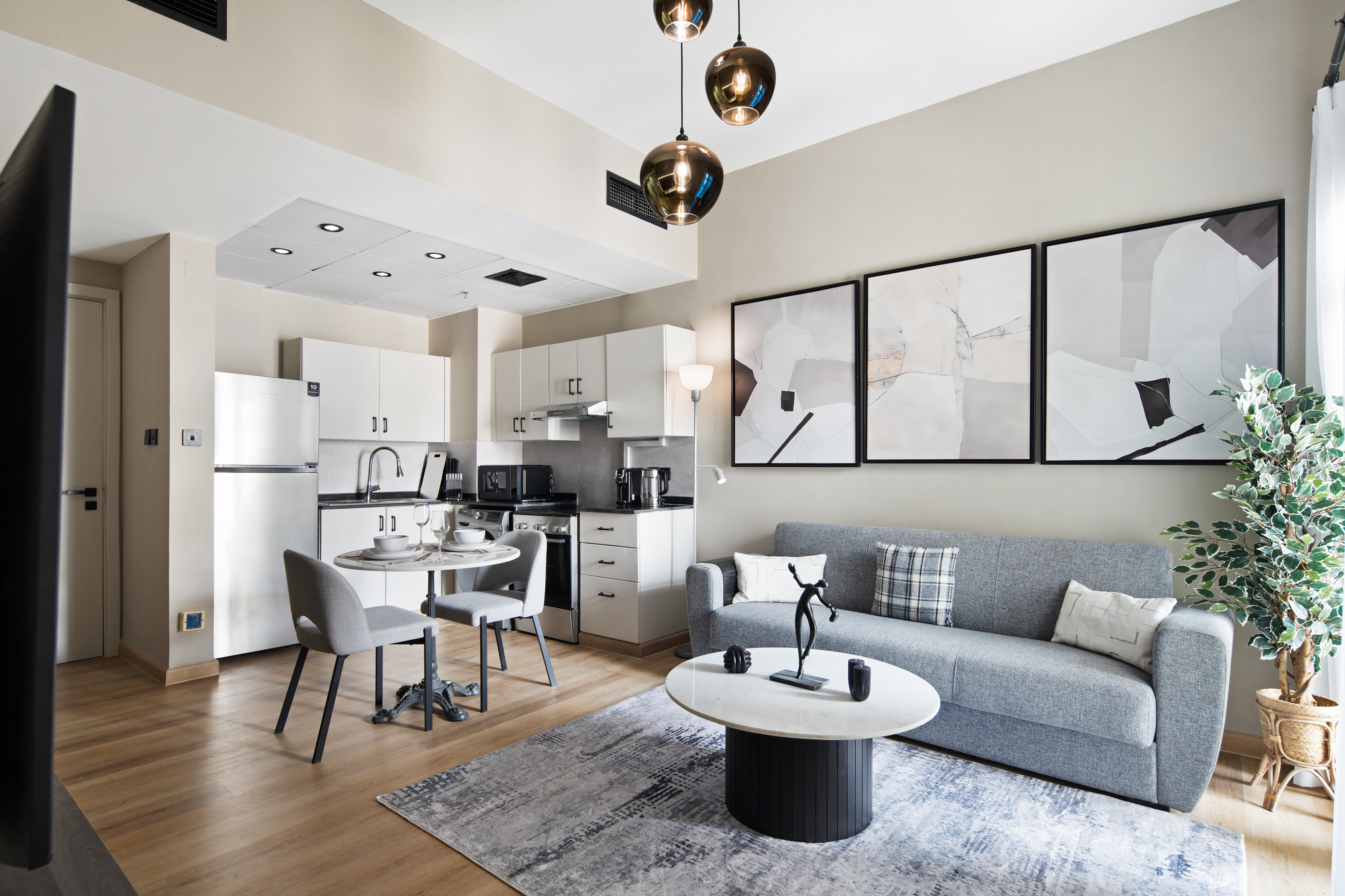 Upscale One Bedroom in Autumn 2 JVC – الصورة 2