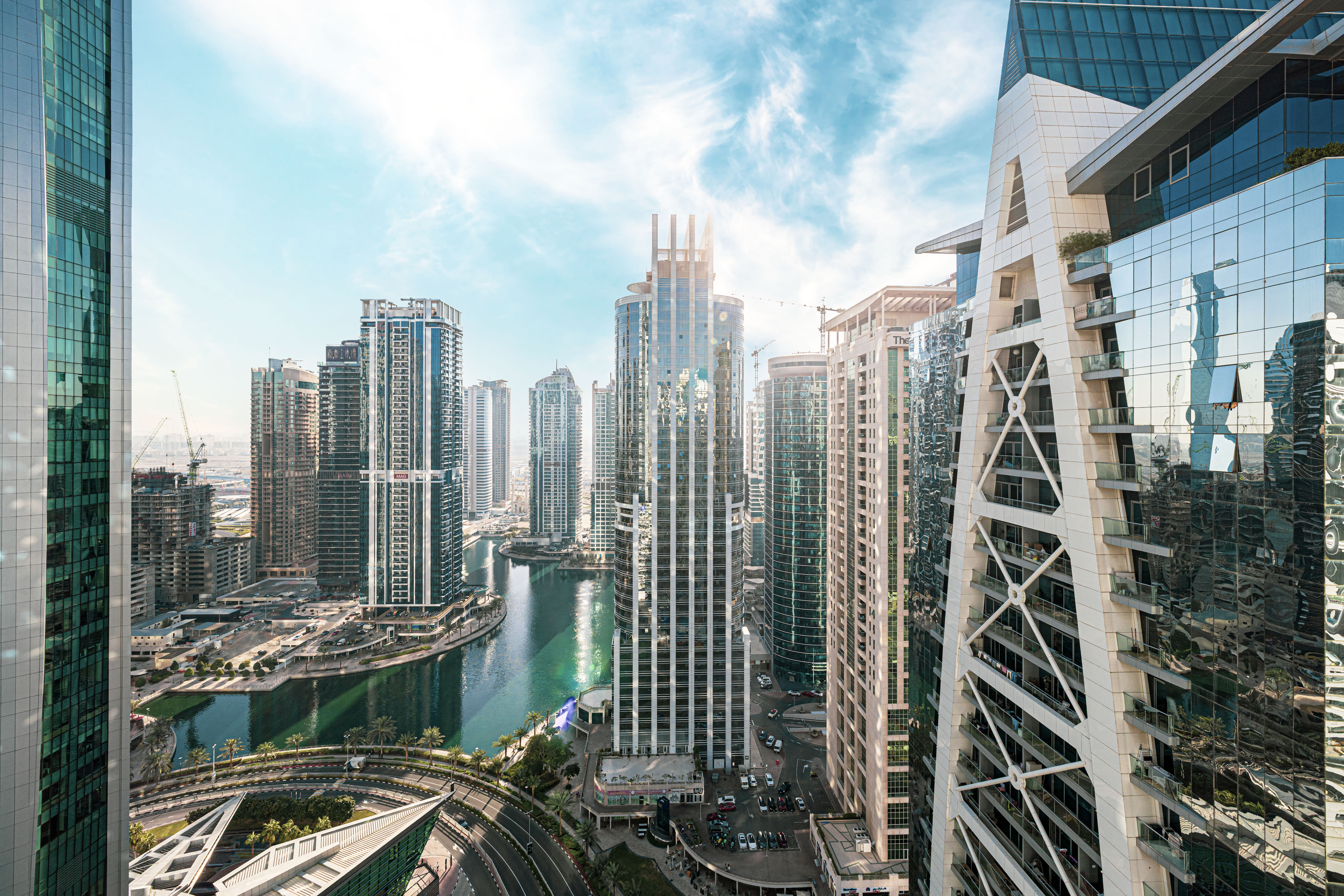 Luxury 1BR Lake View | Near Metro & Marina – الصورة 4