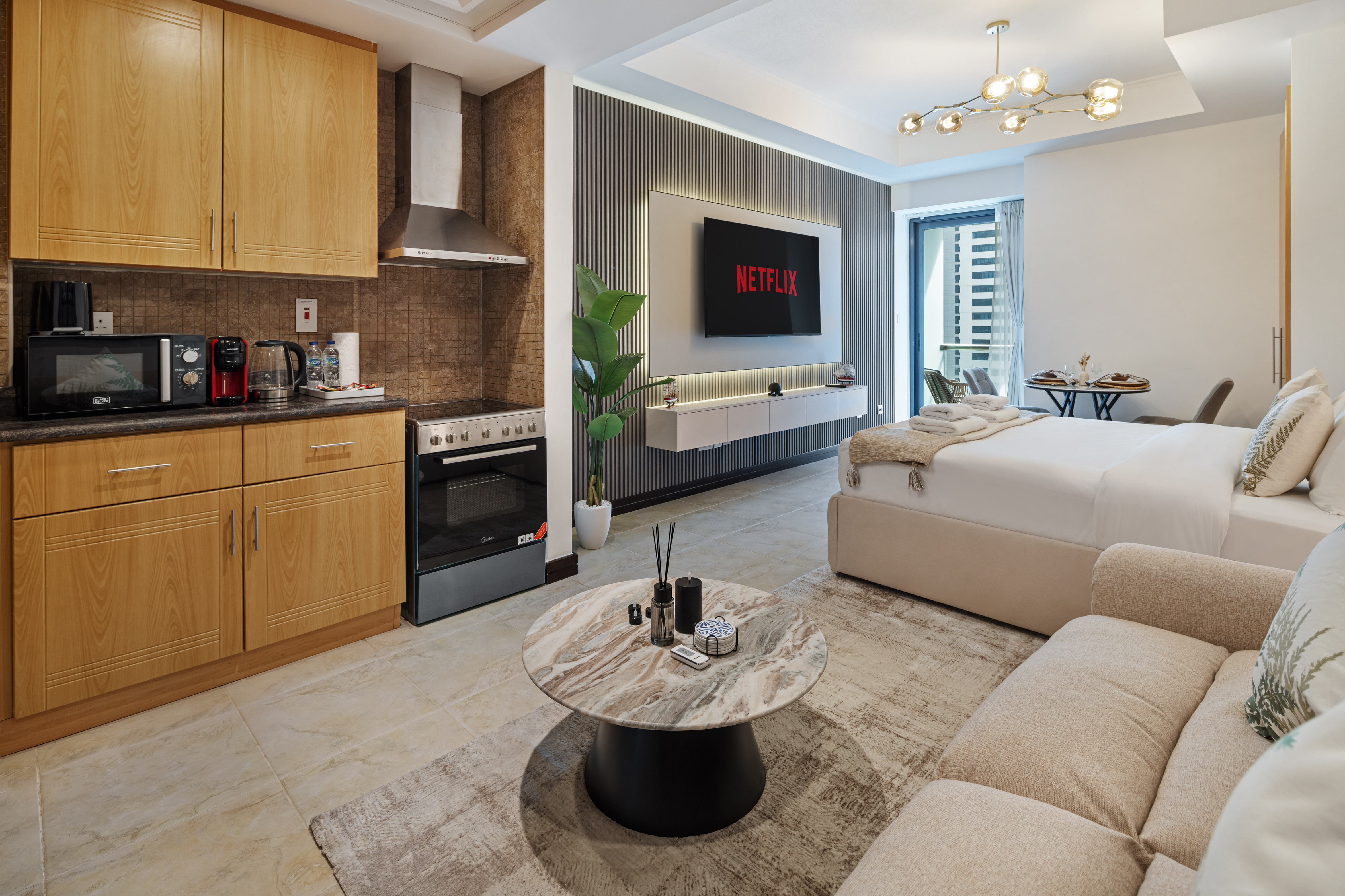 Luxury JLT Studio •Lake View | Metro + Pool Access – photo 4