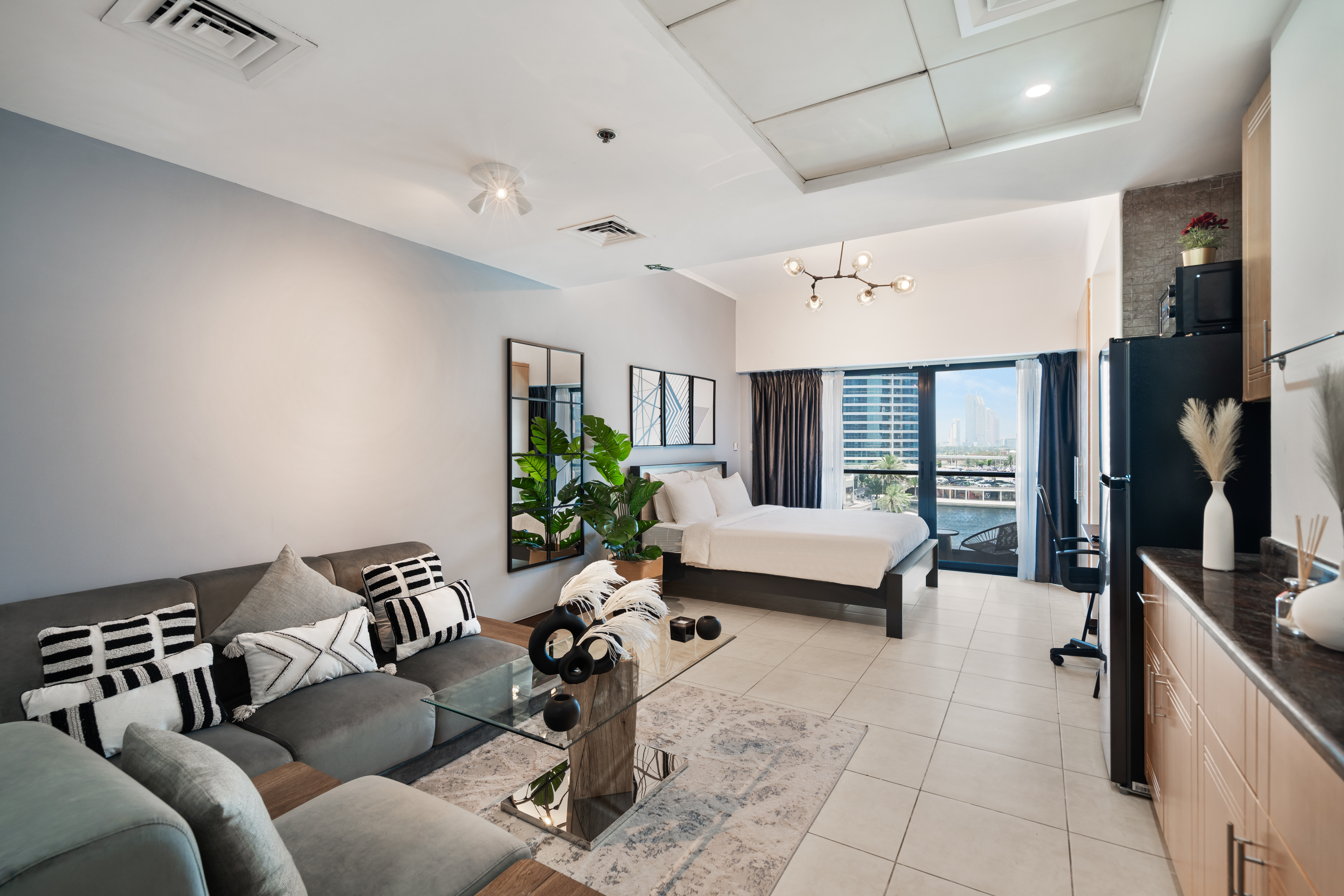 Luxury JLT Studio • Lakeview | Pool & Marina Walk – الصورة 5