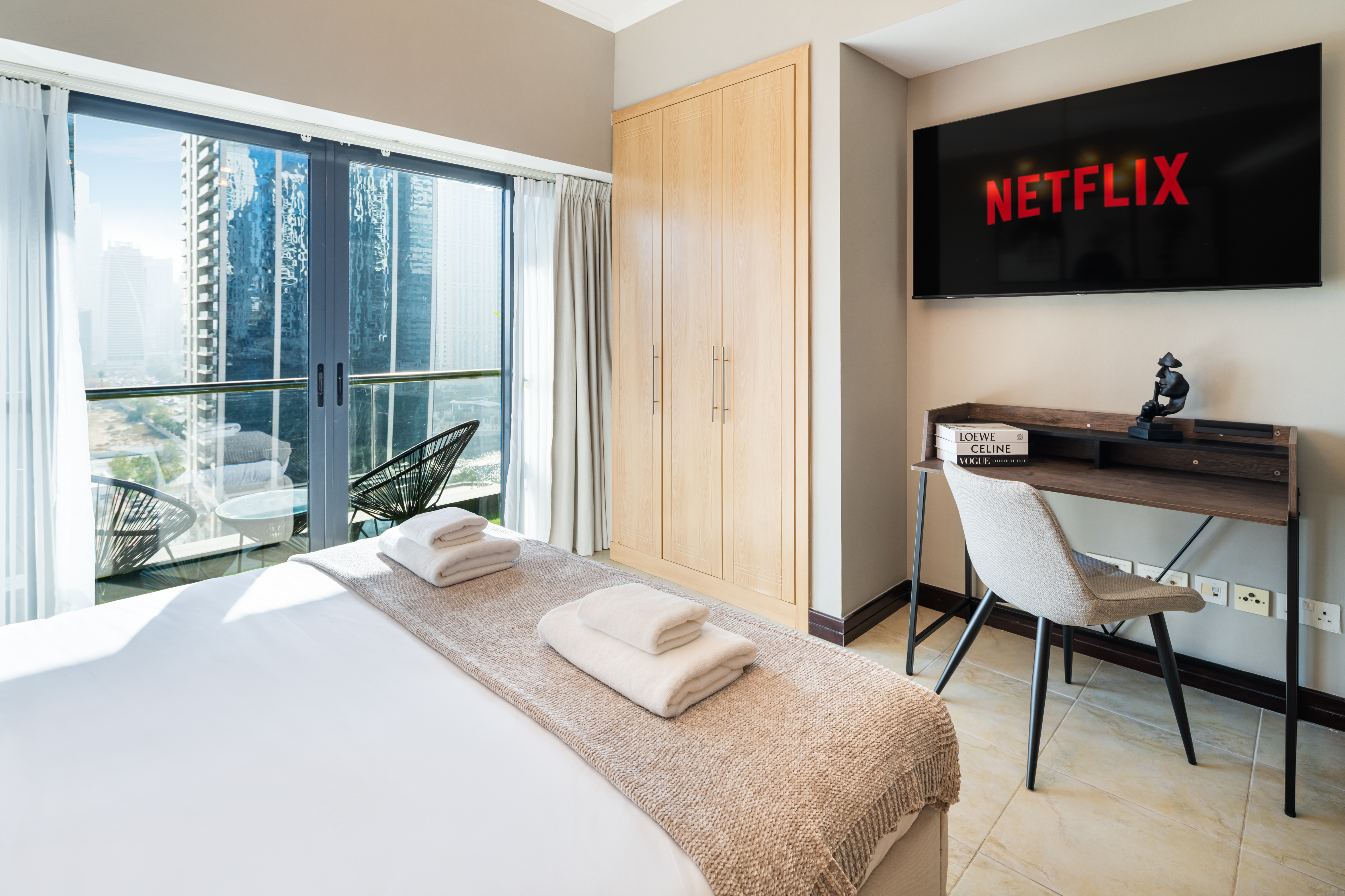 Stylish JLT Studio • Lake View | Pool+Marina Walk – photo 3