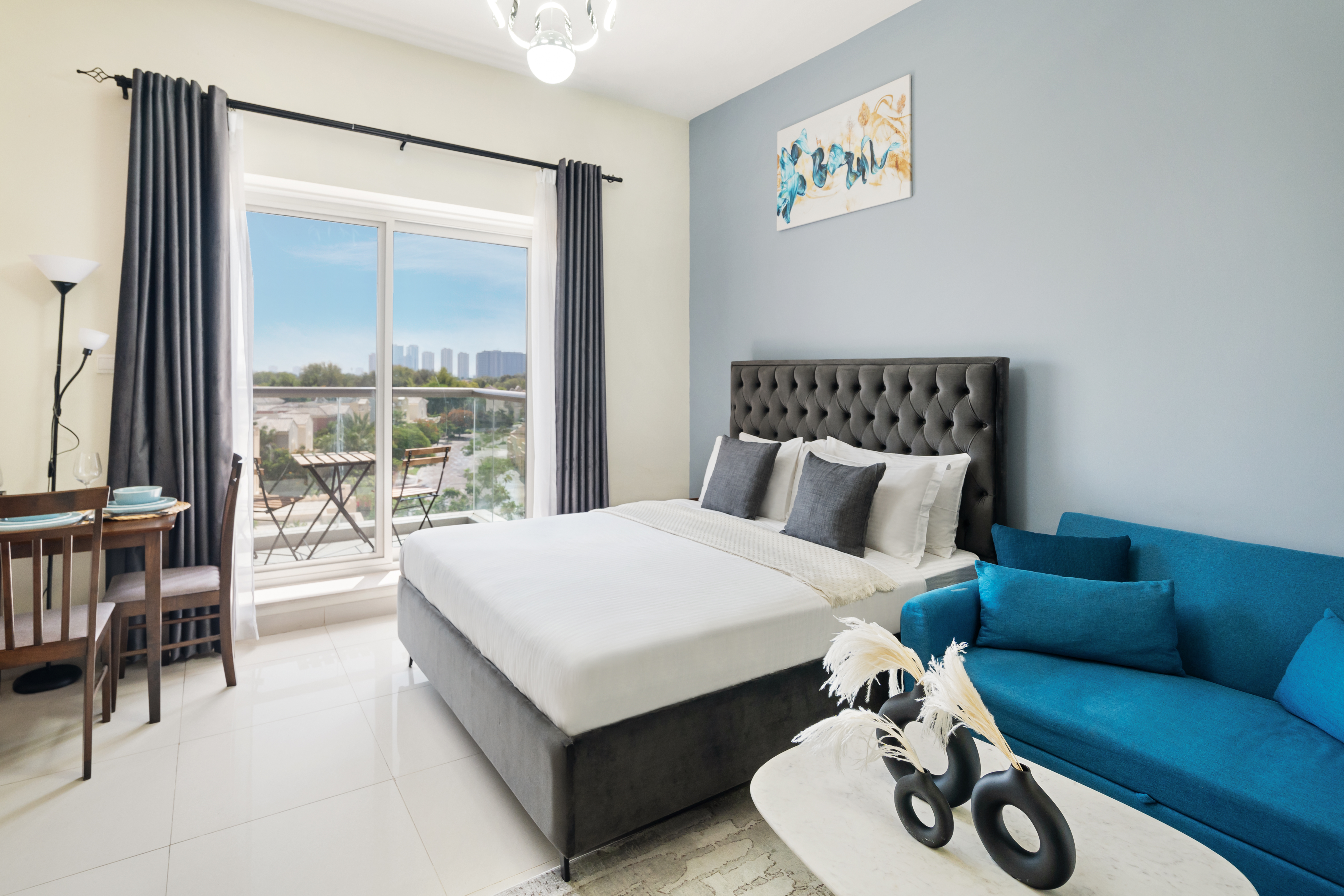 Stylish Sports City Studio • Golf View | Pool+Gym – photo 3