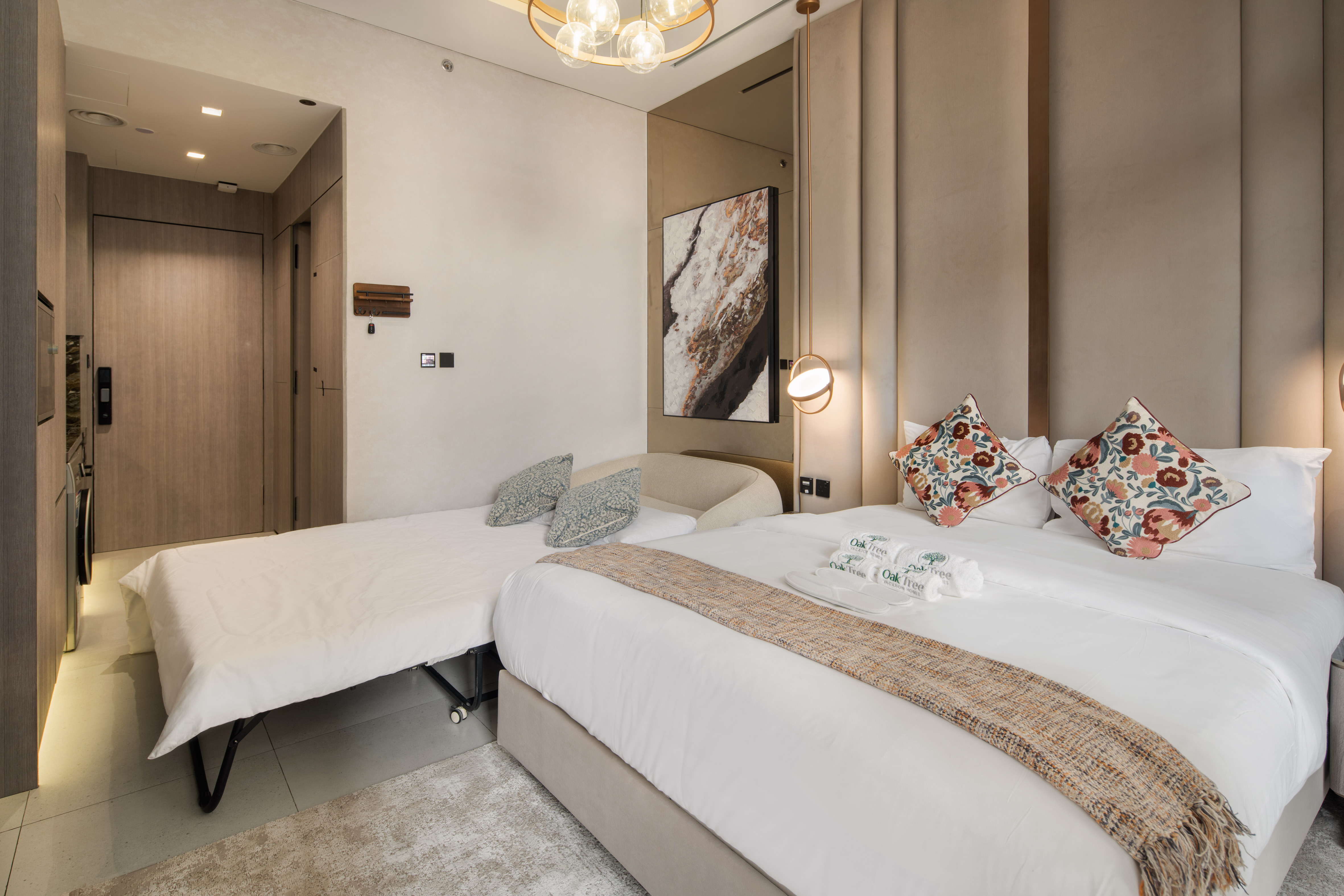 Sophisticated Studio | Jumeirah Gardens City – photo 2