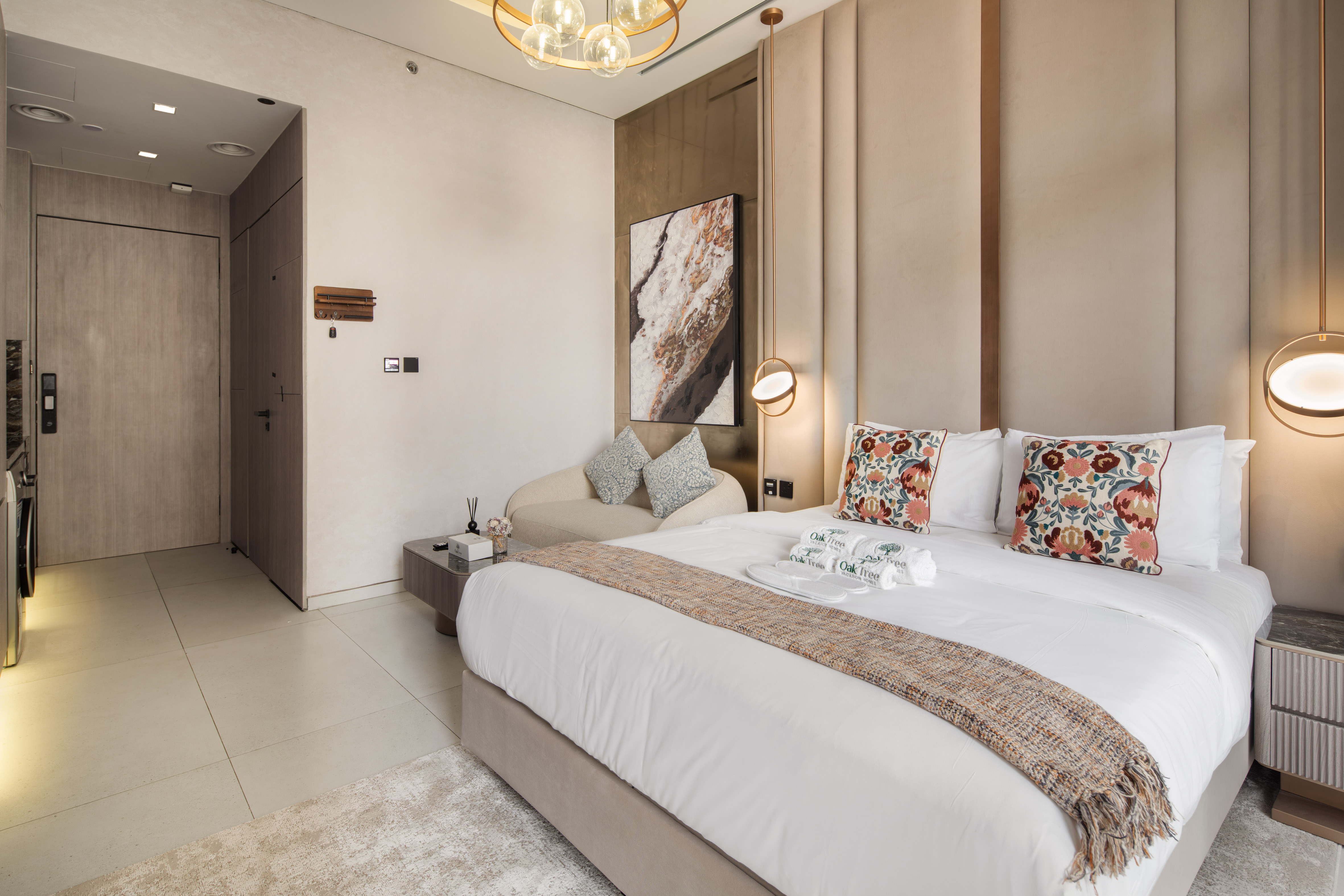 Sophisticated Studio | Jumeirah Gardens City – photo 3
