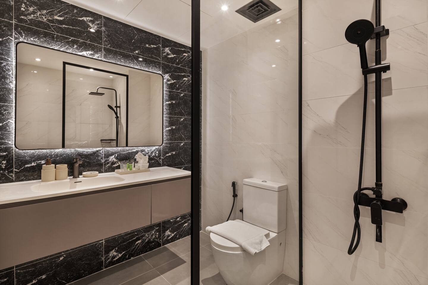 Studio VIA | 2 Min to Metro, Discovery Gardens – photo 4